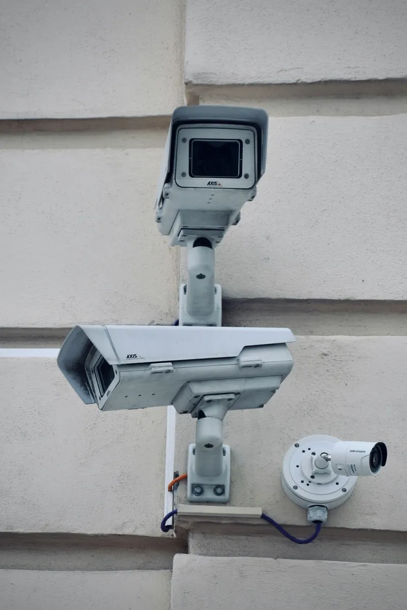 Kamerové systémy (CCTV) 2 bezpecnost kamery fasada